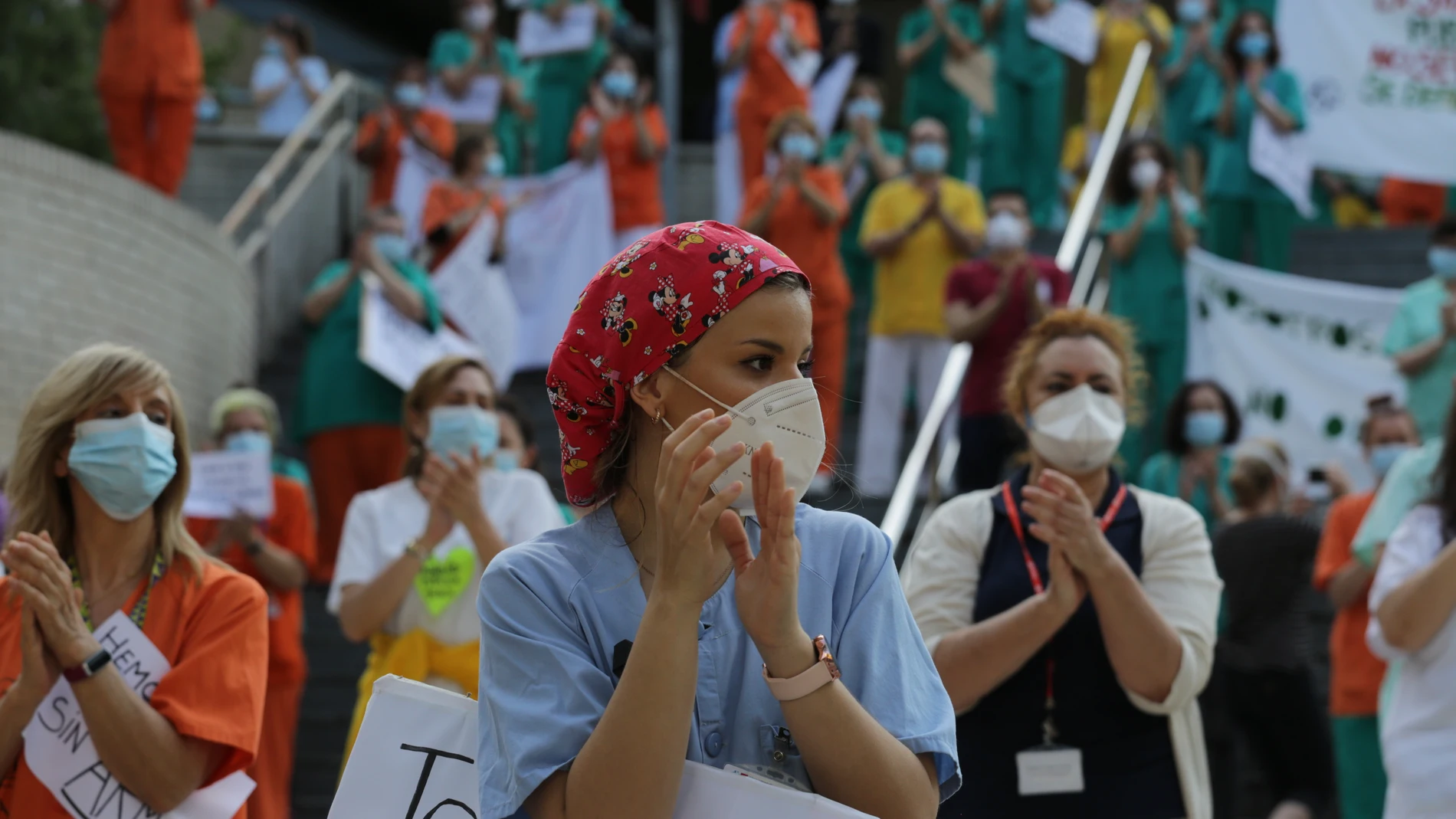 Protesta de los sanitarios ante la falta de medios en el Hospital Gregorio Marañón de Madrid