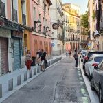 La estrechez de la aceras impide a los hosteleros colocar terrazas
