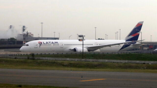 Queens (United States), 30/06/2017.- (FILE) - A LATAM airliner is seen on the runway before it takes off at John F. Kennedy Airport in Queens, New York, USA, 30 June 2017 (reissued 26 May 2020). According to media reports, LATAM Airlines Group SA said on 26 May that the company filed for Chapter 11 bankruptcy protection in the United States, following the devastating impact that the coronavirus pandemic had on air travel worldwide. (Estados Unidos, Nueva York) EFE/EPA/JASON SZENES