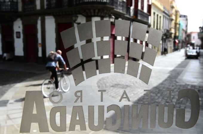 Imagen de la puerta del Teatro Guiniguada, en Las Palmas de Gran Canaria
