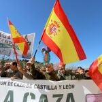 Protestas de cazadores en marzo de 2019 ante las Cortes cuando se tramitaba una nueva ley de Caza que evitara la suspensión cautelar del TSJCyL