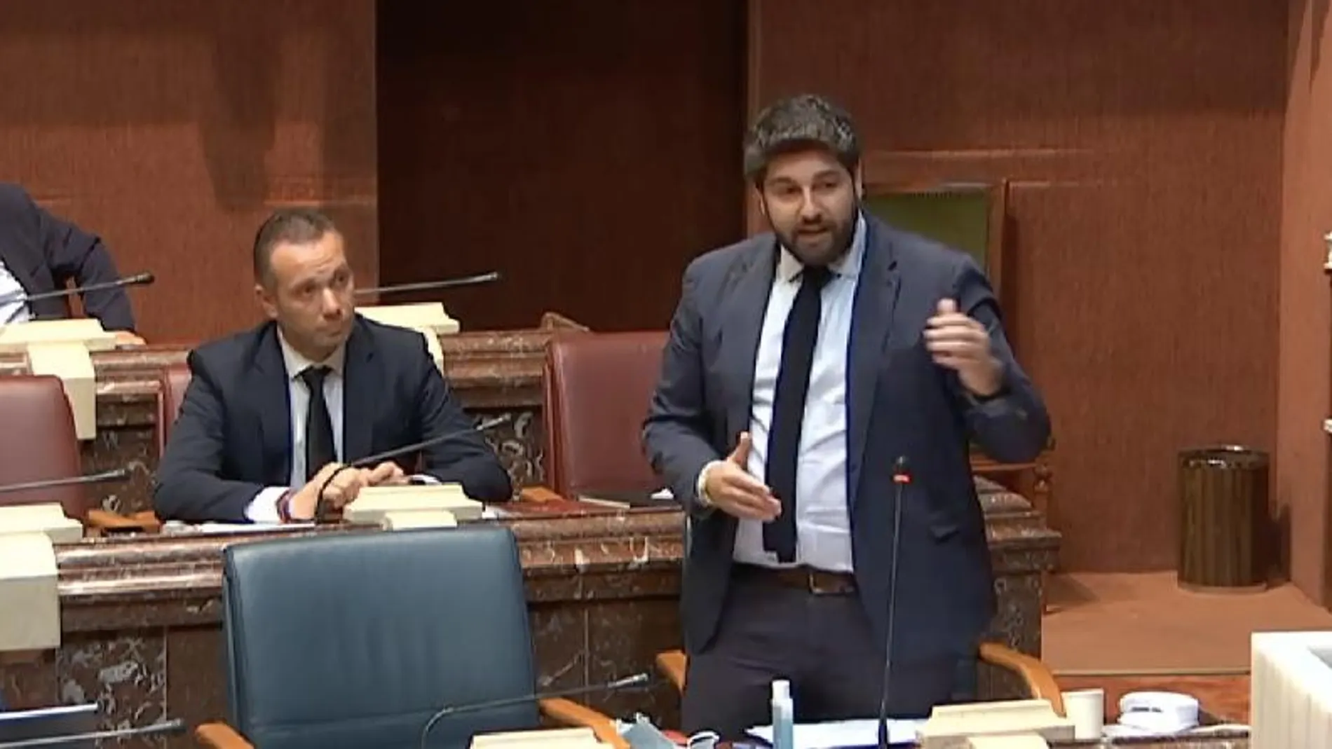 El presidente de la Región de Murcia, Fernando López Miras, en la sesión de control al Gobierno regional