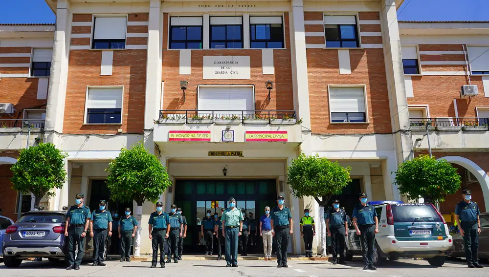 Minuto de silencio en la Comandancia de la Guardia Civil de Sevilla