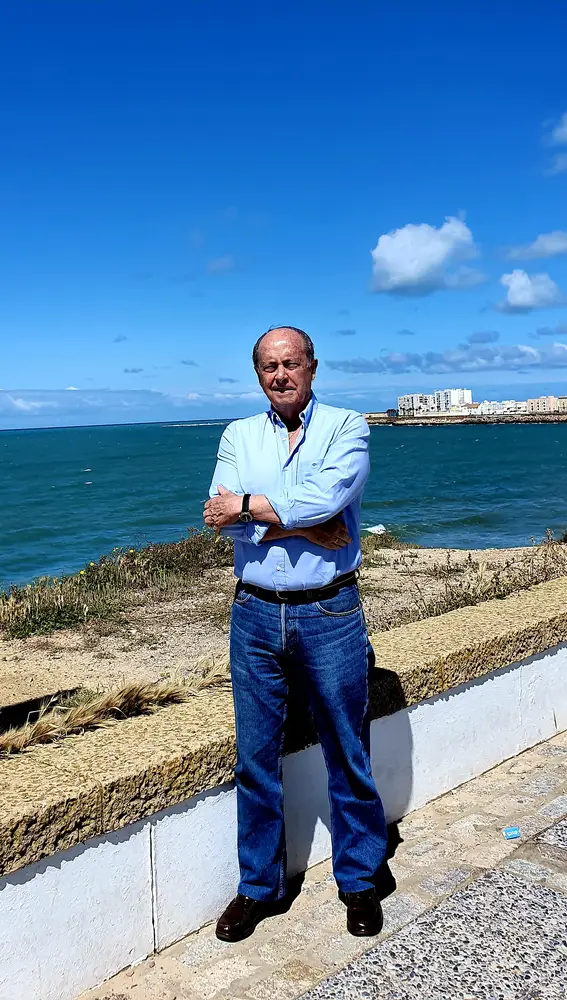 Jaime Rocha en la playa de Santa María del Mar en Cádiz