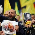 Seguidores de Hezbolá protestan por la muerte de Soleimani a manos de EE UU