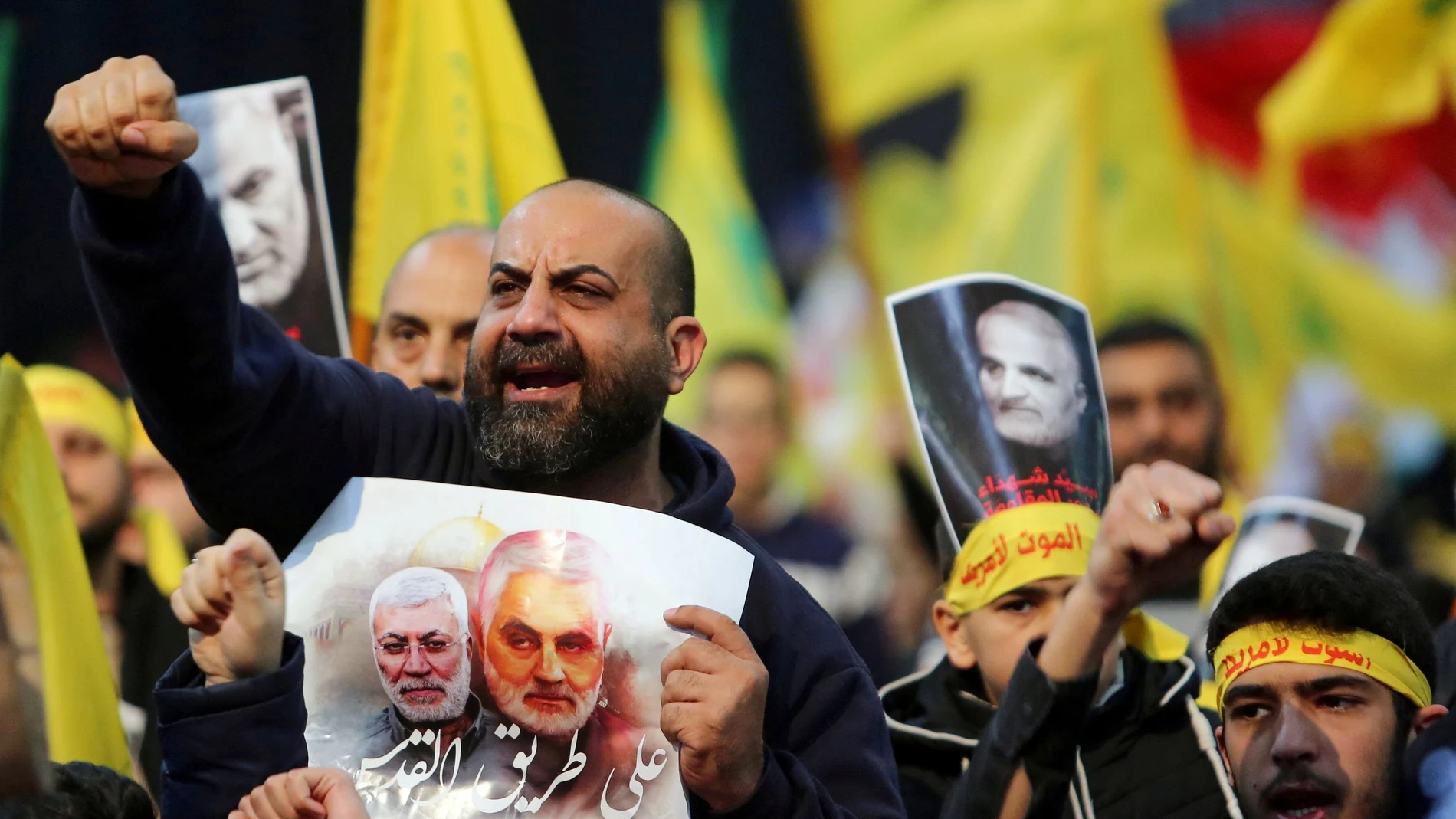 FILE PHOTO: FILE PHOTO: Lebanon's Hezbollah supporters chant slogans during a funeral ceremony rally to mourn Qassem Soleimani, head of the elite Quds Force, who was killed in an air strike at Baghdad airport, in Beirut's suburbs