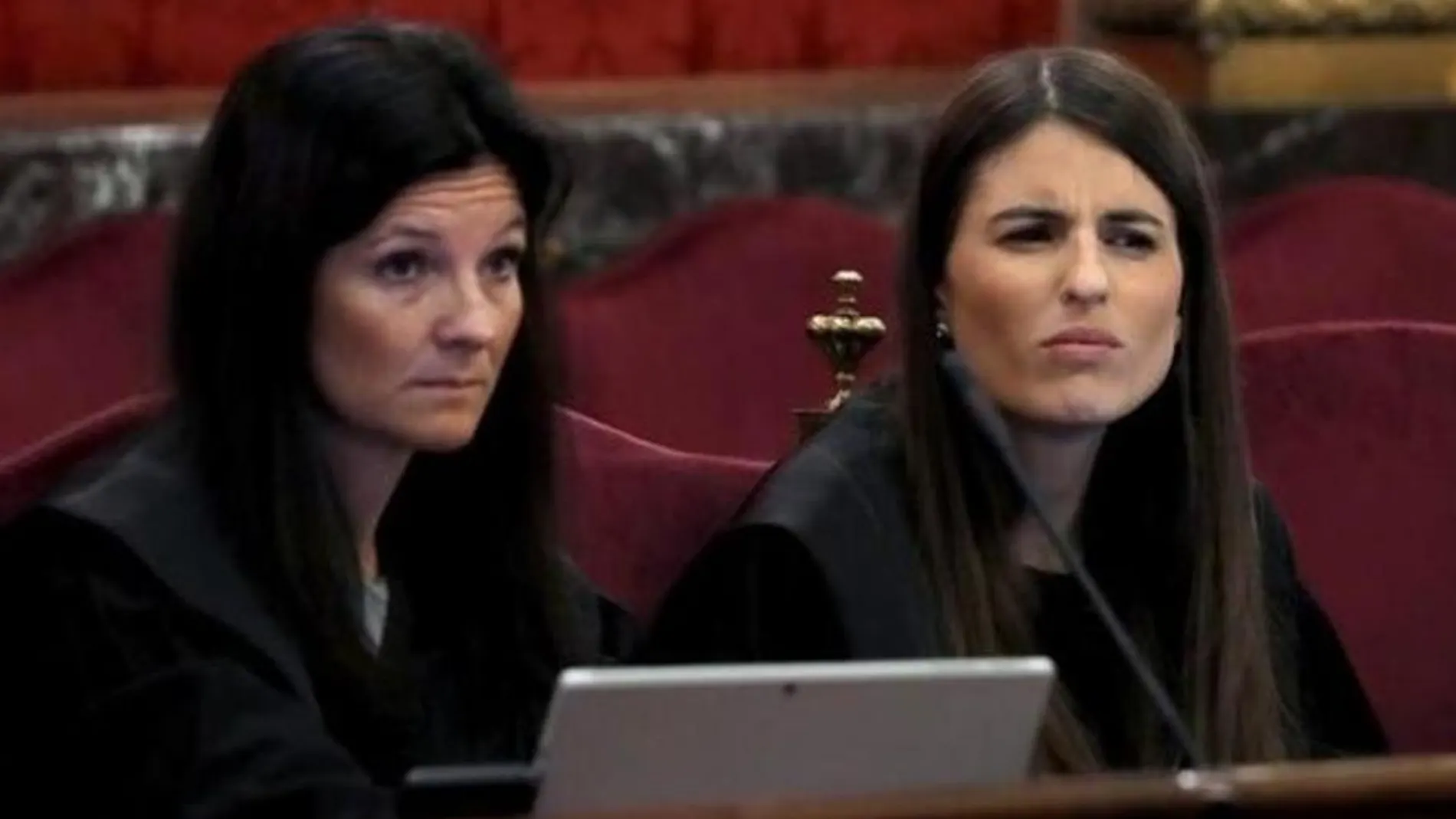 La abogada del Estado Rosa María Seoane, a la izquierda, durante el Juicio del Procés