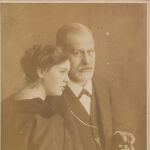 Sophie con su padre,Sigmund Freud, en una fotografía tomada en 1917