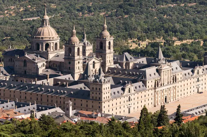 ¿Por qué el Monasterio de San Lorenzo de El Escorial tiene forma de parrilla?