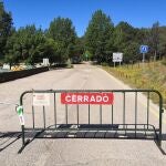 Vista general de la entrada al estacionamiento de La Pedriza, uno de los enclaves más emblemáticos del Parque Nacional de la Sierra de Guadarrama