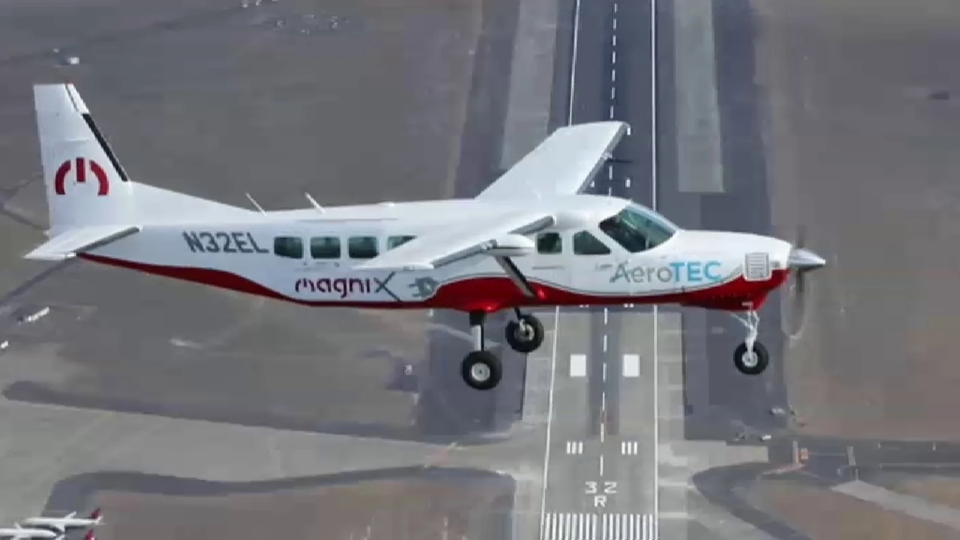 El avión eléctrico más grande del mundo surca el cielo en Washington