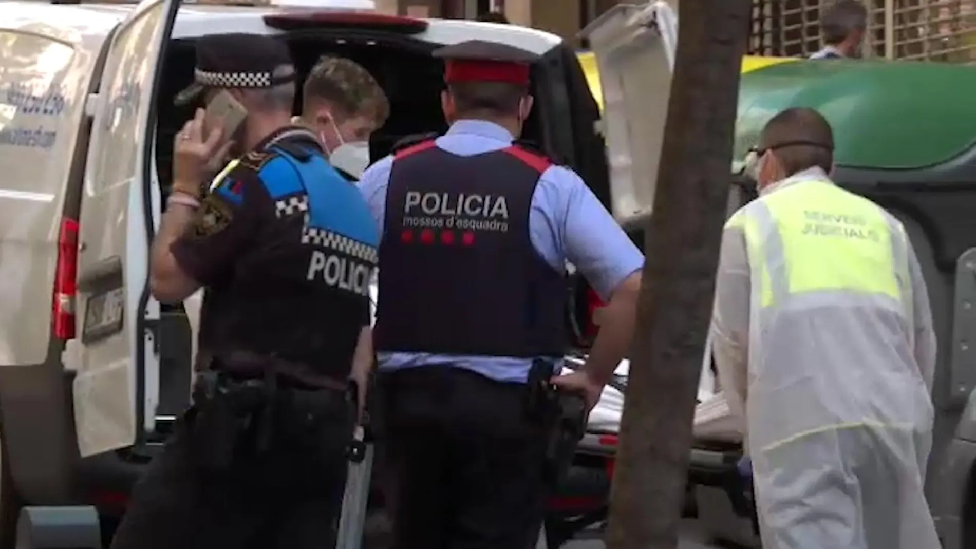 Los Mossos hallan el cadáver de una mujer con indicios de violencia en Esplugues de Llobregat