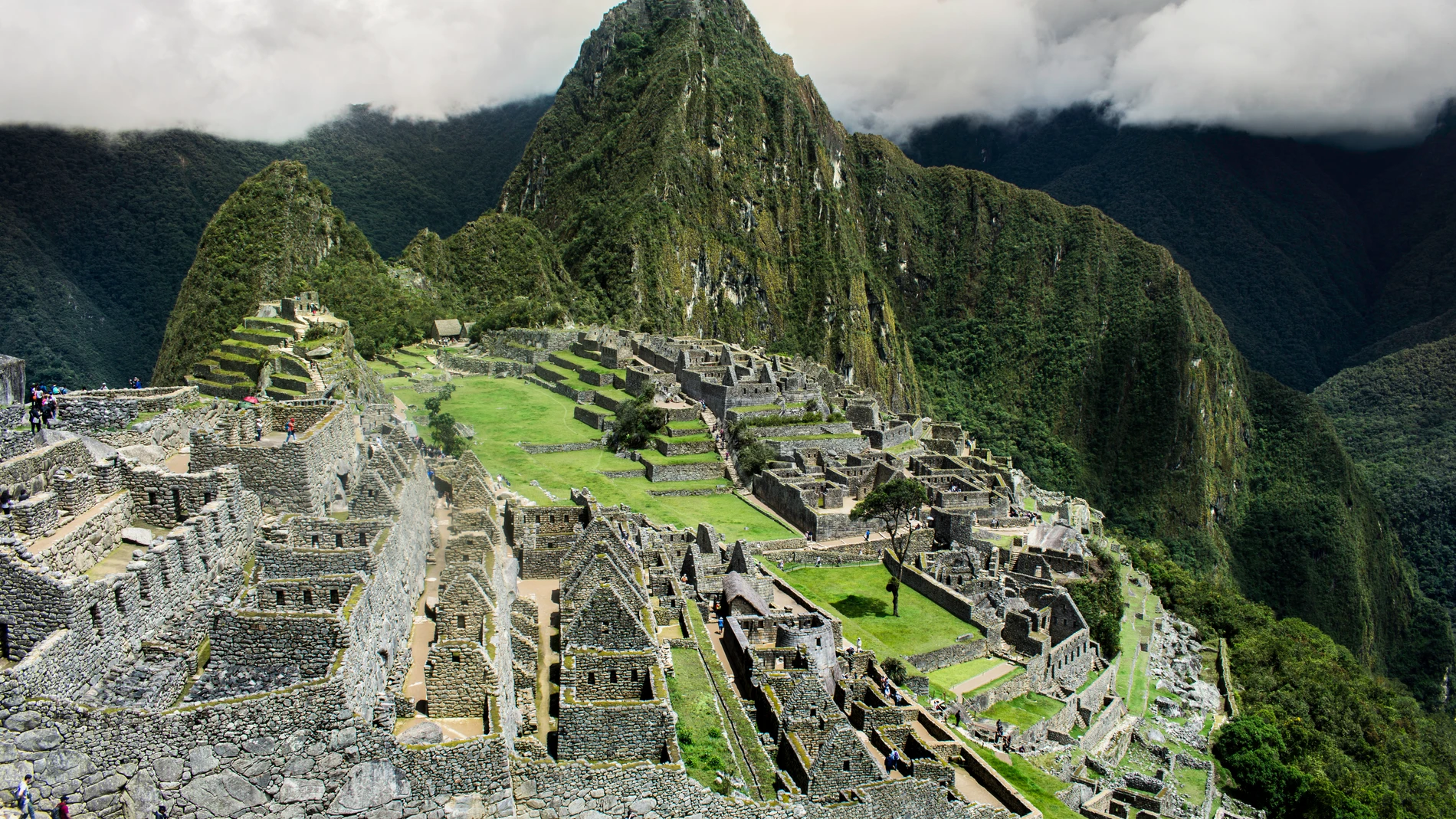 Panorámica de Machu Picchu, el lugar más visitado de Perú