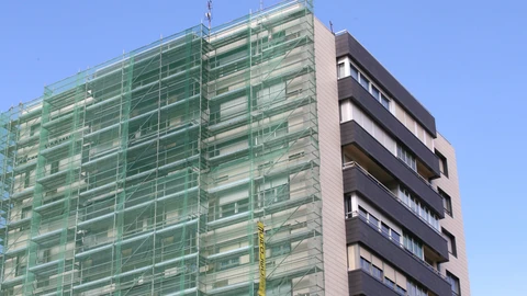 El parque de edificios de viviendas con una antigüedad superior a los 40 años que supera en la Comunidad los 60.000 edificios