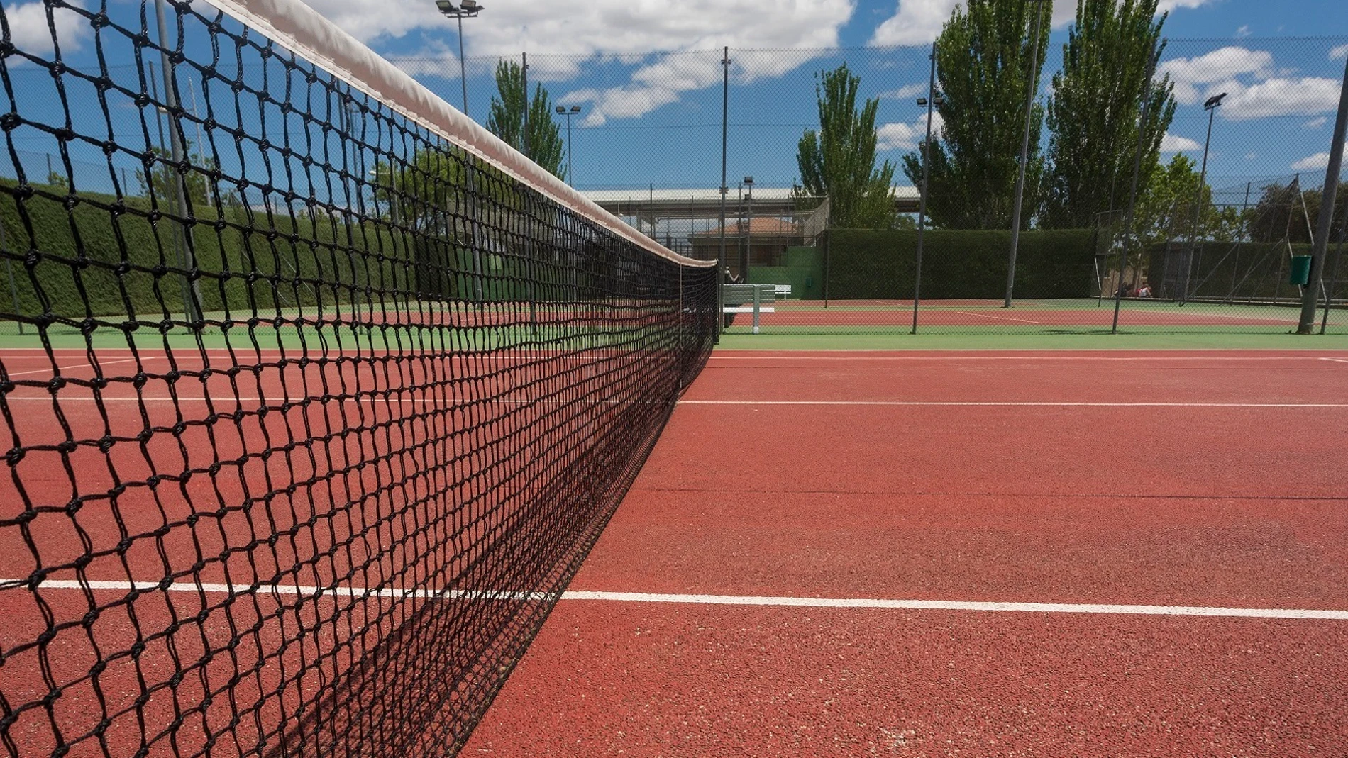 Cvirus.- Villanueva de la Cañada reabre desde este miércoles pistas de tenis y pádel en dos centros deportivos