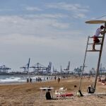 Calma y tranquilidad entre los usuarios de las playas valencianas en el día 1 de la Fase 2