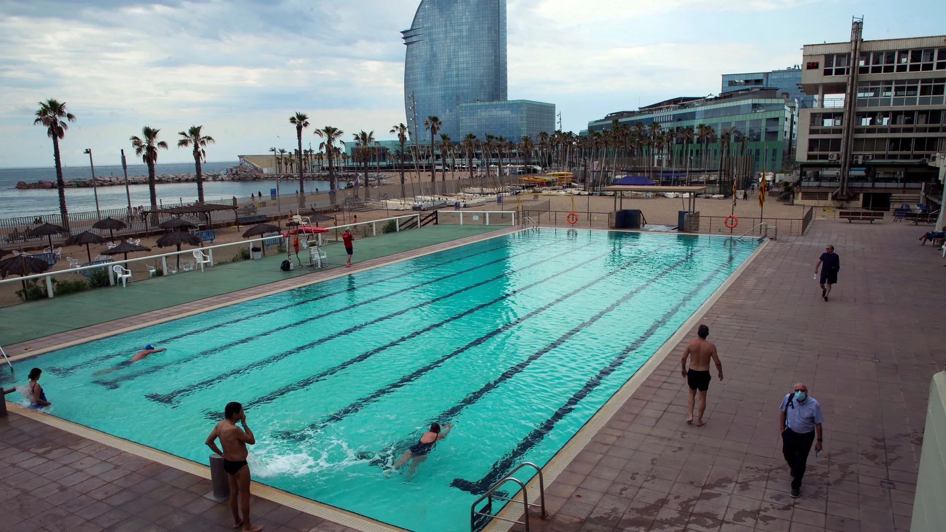 Reabren las piscinas en Barcelona