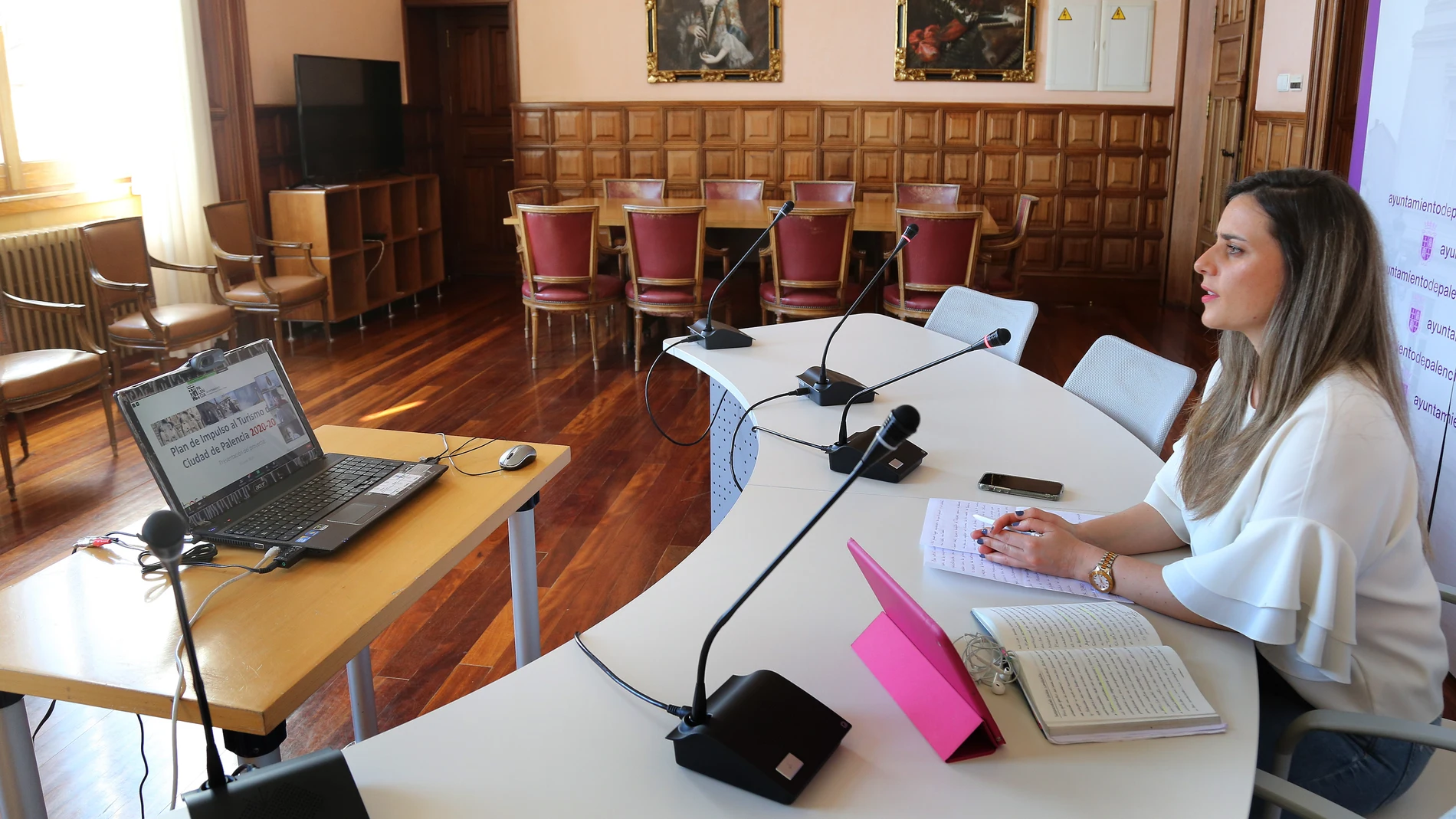 La concejal de Cultura, Turismo y Fiestas de Palencia, Laura Lombraña, preside la reunión telemática de presentación del Plan de Impulso al Turismo de la Ciudad 2020/2023