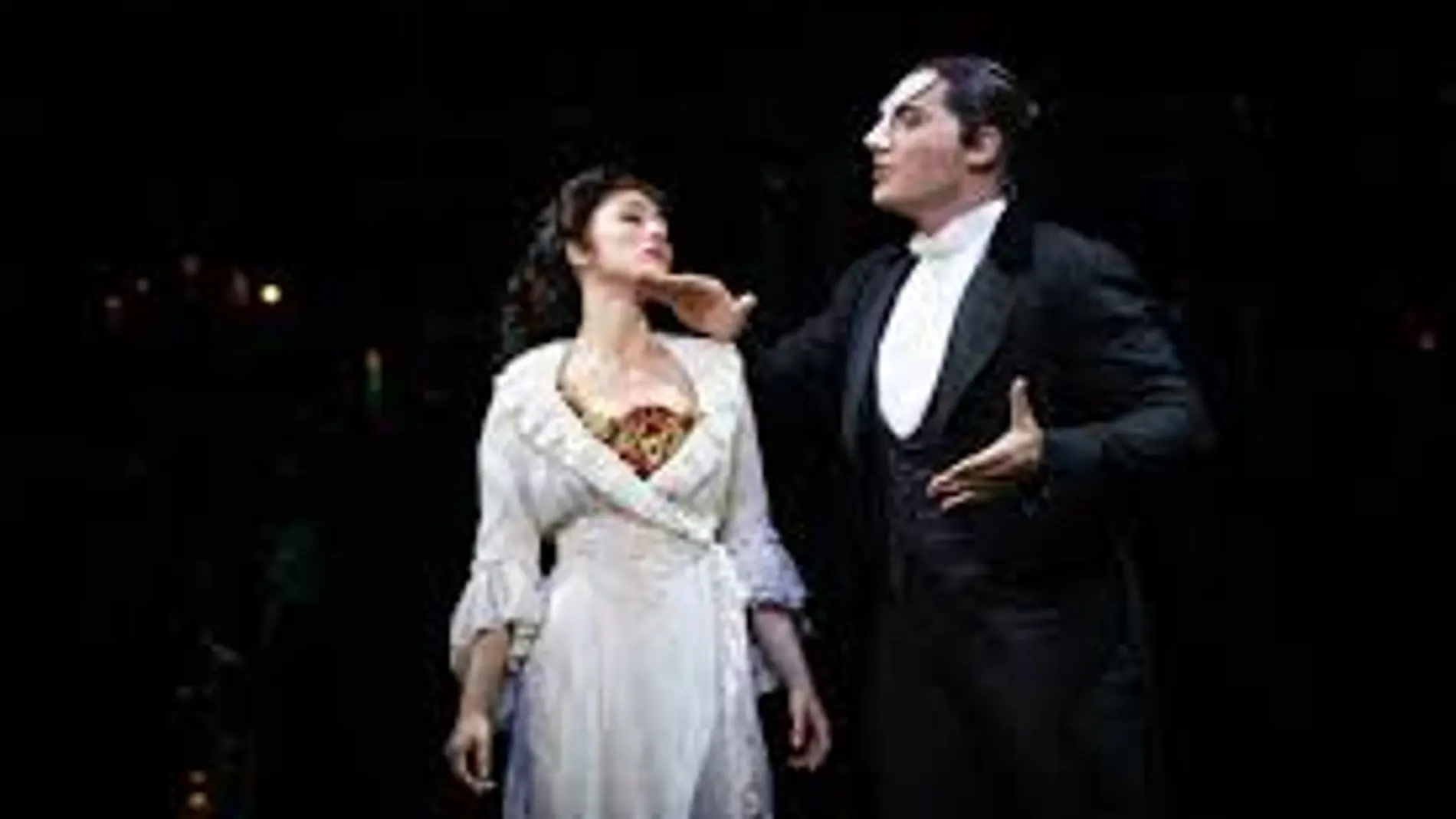 Los dos protagonistas de la compañía de Andrew Lloyd Webber que interpreta "El fantasma de la ópera"