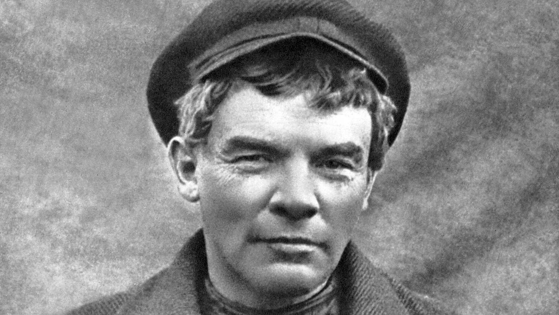 Lenin con sombrero y peluca