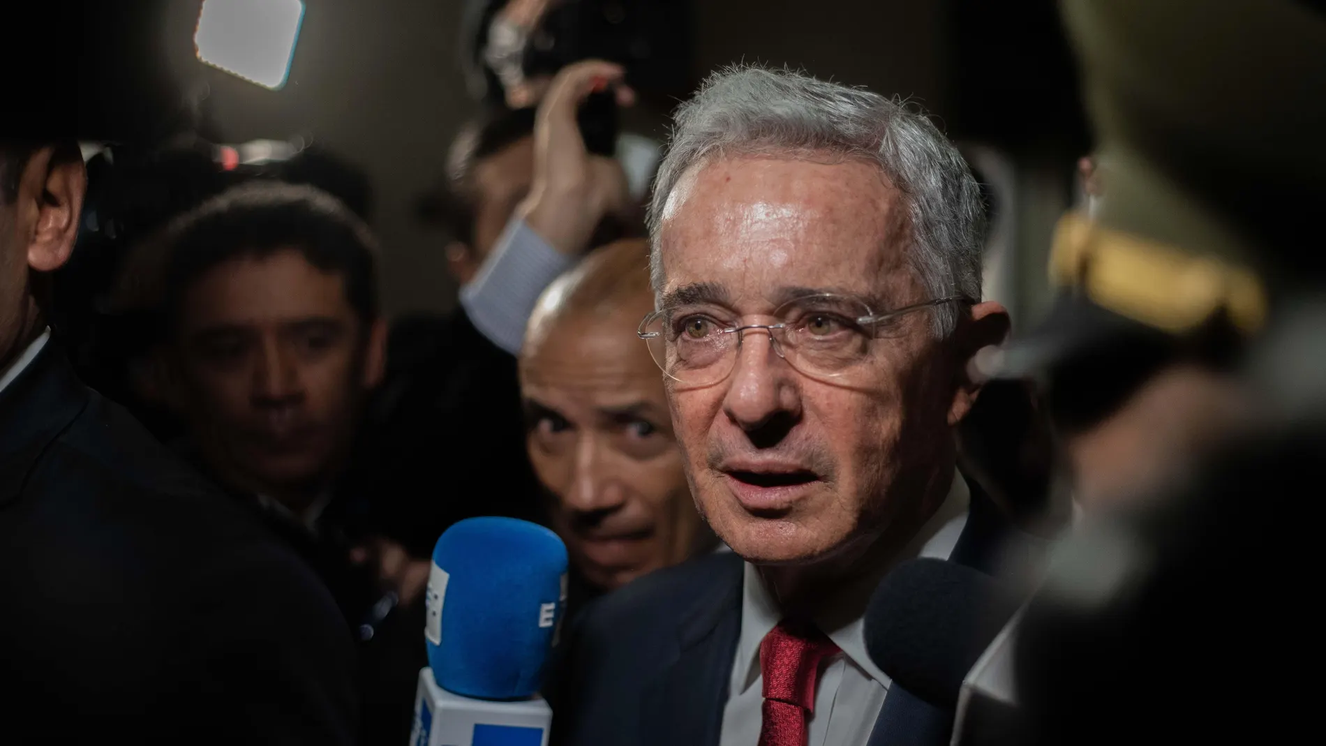 Corte colombiana abre indagación preliminar a Uribe por espionaje militar