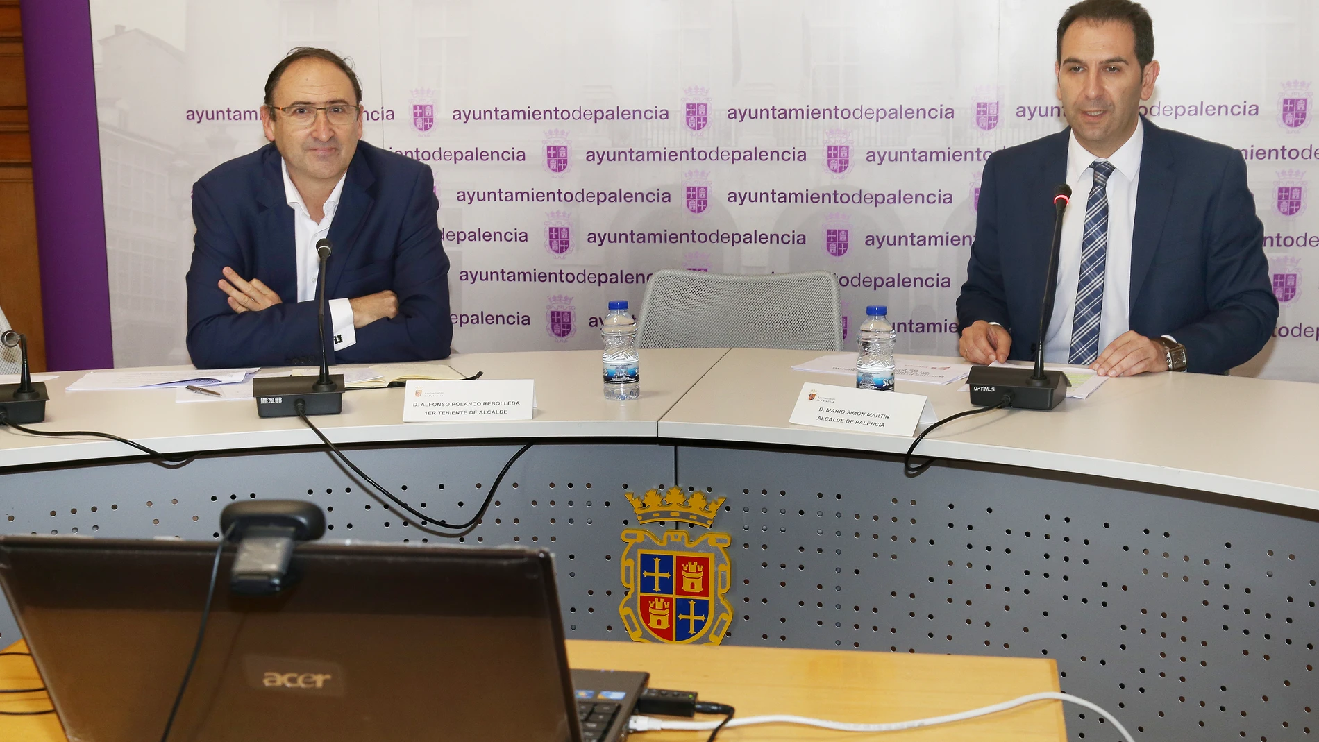 El alcalde de Palencia, Mario Simón (D); y el primer teniente de alcalde, Alfonso Polanco (I), hacen balance del primer año del equipo de Gobierno
