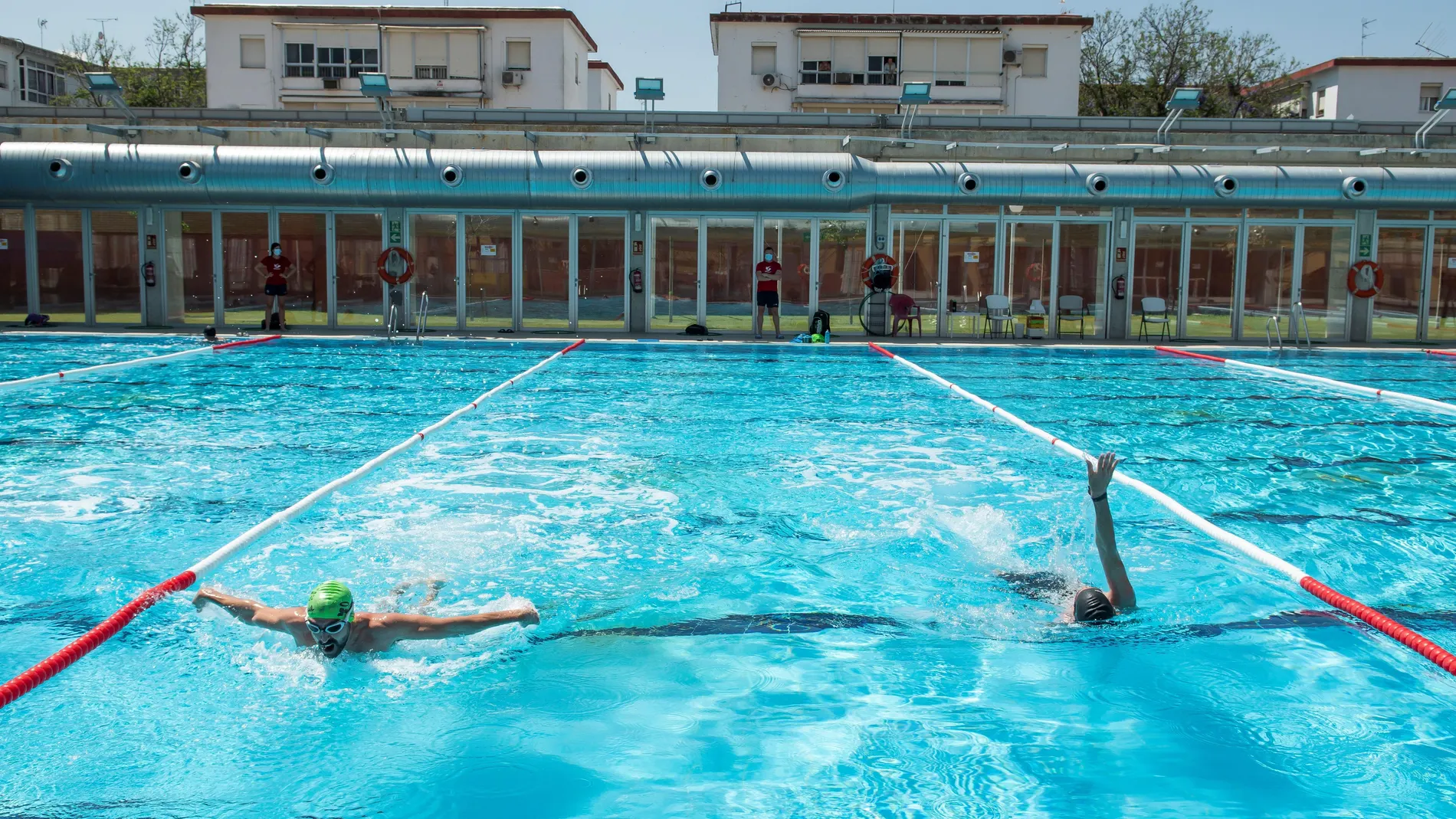 Reabren las ocho piscinas municipales de Sevilla con cita previa