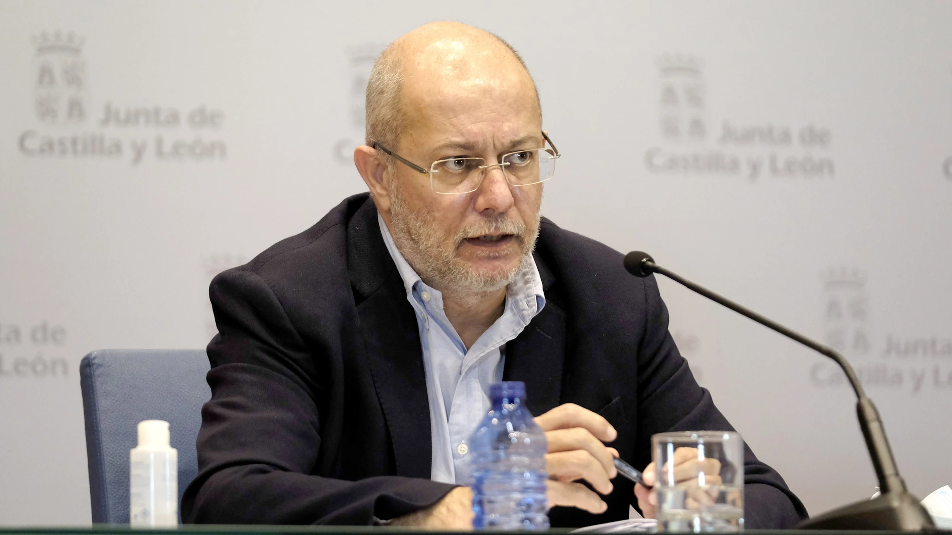 El portavoz de la Junta de Castilla y León, Francisco Igea, carga contra el Gobierno por no informar del traslado de migrantes a Soria durante el estado de alarma
