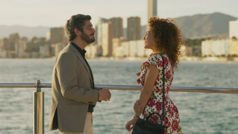 Antonio Pagudo y María Almudéver protagonizan "Benidorm"