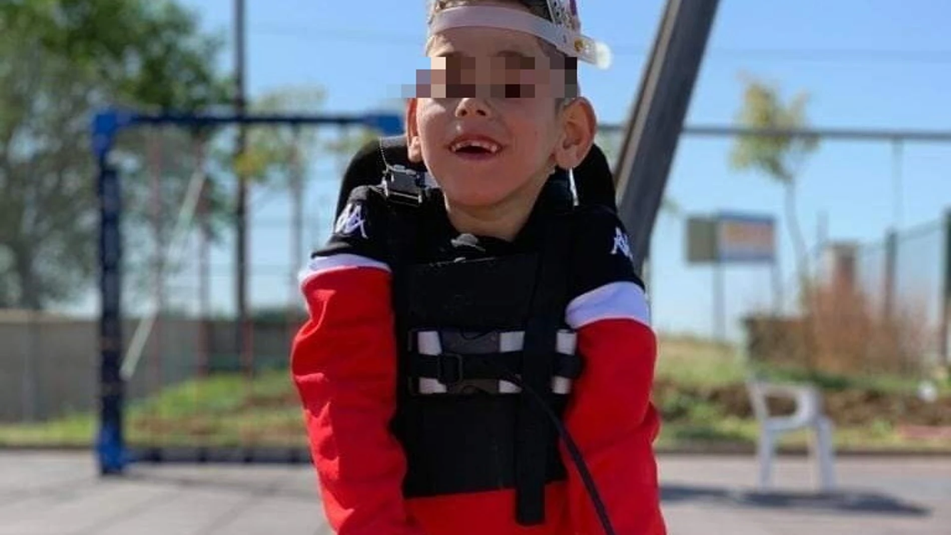 Pablo Asensio, el pequeño de ocho años, con parálisis cerebral