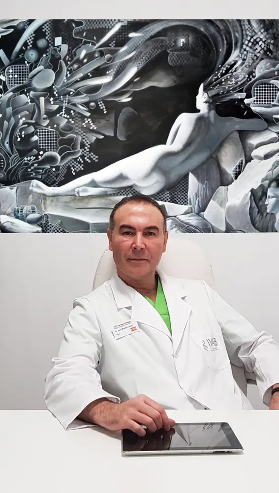 Doctor Juan Morales Torres, de Ivab, expecialista en rejuvenecimiento genital sin cirugía
