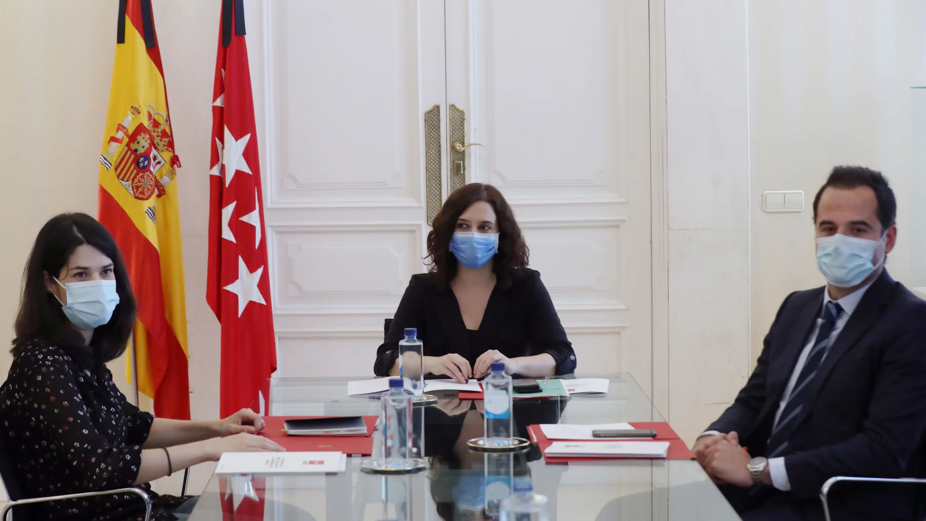 Ayuso se reúne con los grupos de la oposición para analizar el Plan de Reactivación