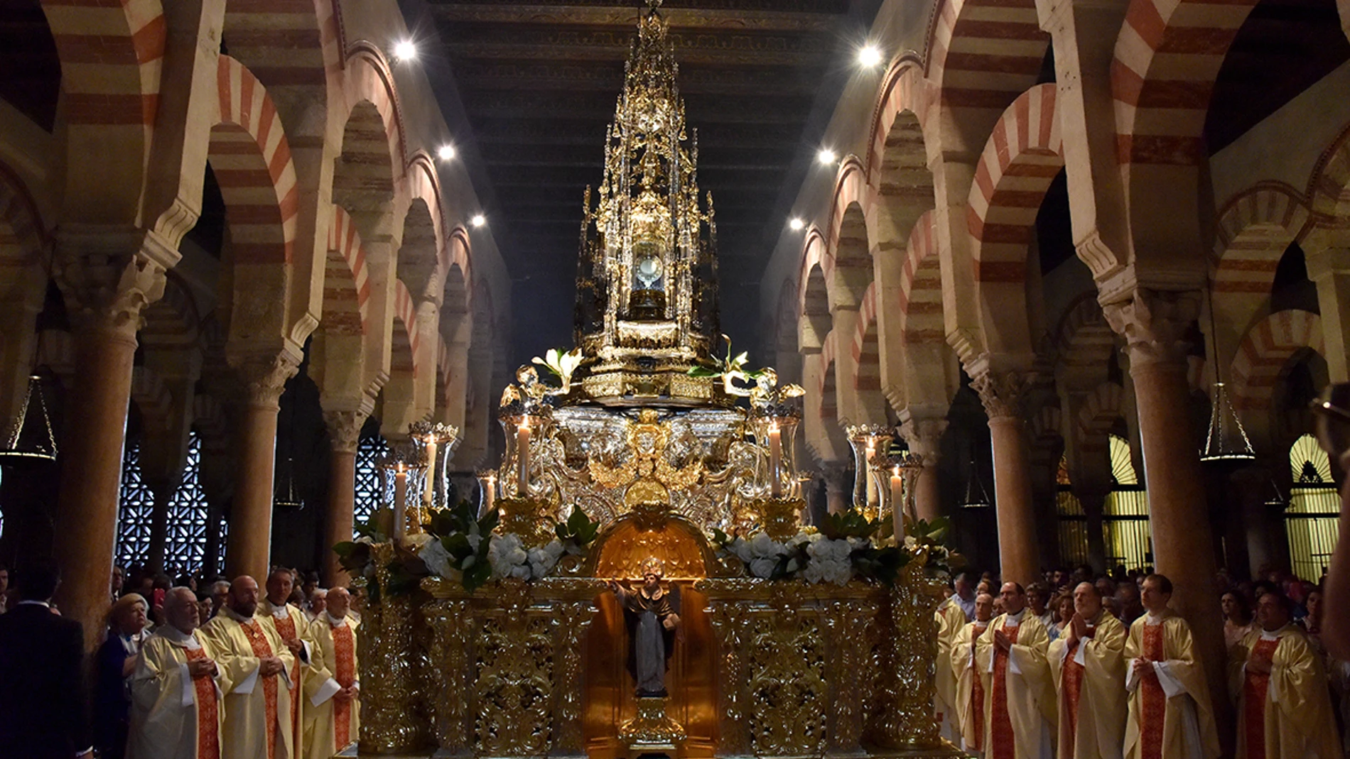 La custodia de Arfe recorrerá en procesión claustral el interior y el Patio de los Naranjos