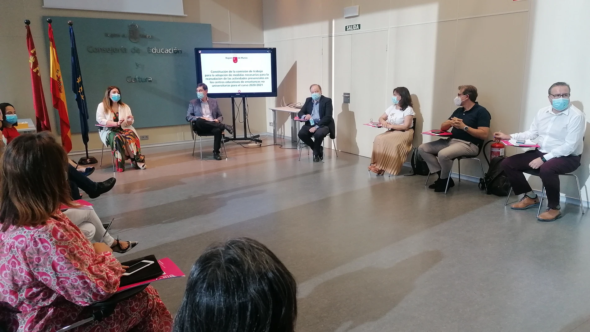 Coronavirus- Los consejeros de Educación y Salud presiden el primer encuentro para planificar la vuelta a las aulas