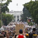 La marcha pasa cerca de la Casa Blanca, en Washington