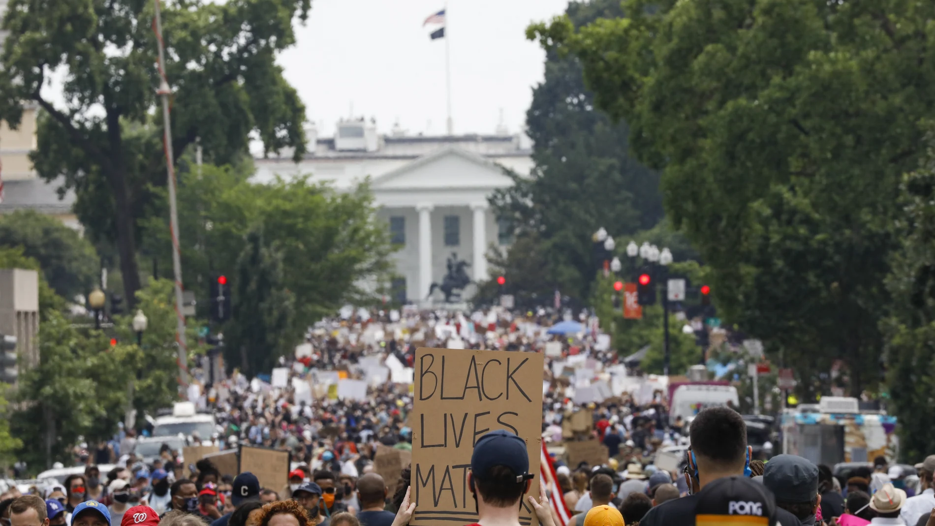 La marcha pasa cerca de la Casa Blanca, en Washington