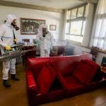 Miembros de la Brilat continúan con las tareas de desinfección contra el COVID-19 en la residencia Hermanos de la Sagrada Familia, en la capital vallisoletana
