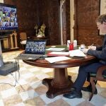 El president de la Generalitat, Ximo Puig, participa en la reunión por videoconferencia del presidente del Gobierno, Pedro Sánchez, con los presidentes y las presidentas de las comunidades autónomas para tratar la crisis del coronavirus