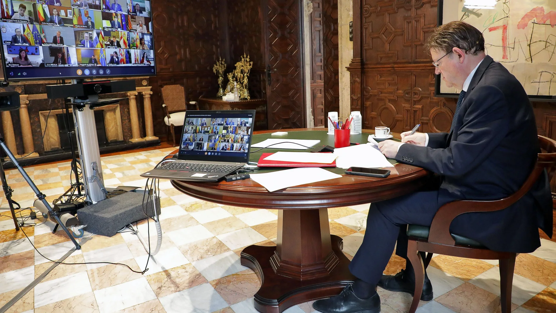 El president Puig participn en la reunión de los presidentes autonómicos con el presidente del Gobierno
