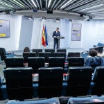 El presidente del Gobierno, Pedro Sánchez, lleva a cabo una rueda de prensa