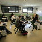 Regreso escalonado a clases en colegios. En el colegio Valdefuentes en Sanchinarro, acuden los alumnos de 2º de Bachillerato que se preparan para la EVAU.