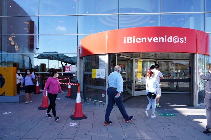 El centro comercial "RÍO Shopping" reabre sus puertas con la entrada de Valladolid en fase 2