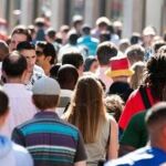 La población residente en España aumentó en 392.921 personas durante el año 2019