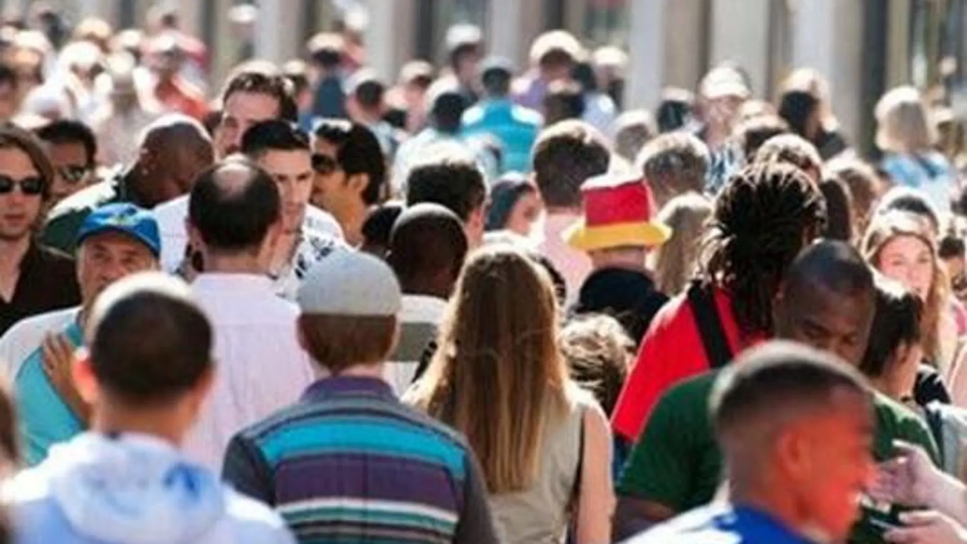 La población residente en España aumentó en 392.921 personas durante el año 2019
