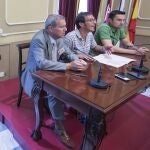 El presidente de Horeca(i), Antonio de María, junto al alcalde de Cádiz, José María González, en una imagen de archivo