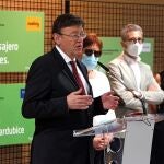 El presidente de la Generalitat, Ximo Puig, acompañado de la Delegada del Gobierno en la CV,Gloria Isabel Calero, el conseller de Política Territorial, Arcadi España y la directora del aeropuerto de Alicante-Elche, Laura Navarro, visitan las instalaciones para conocer los nuevos protocolos de salud y seguridad de los viajeros