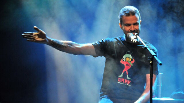 Fallece Pau Donés, vocalista de Jarabe de Palo, a los 53 años tras una larga lucha contra en cáncer.