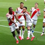 Luis Advincula celebra su gol anotado ante el Albacete