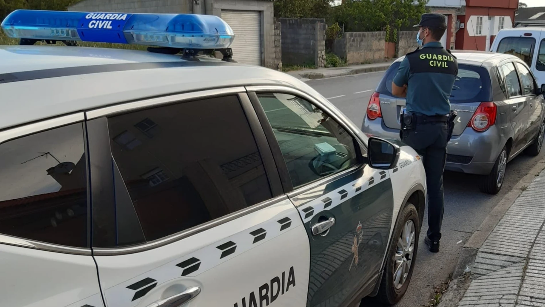 Detenida una octogenaria por rayar al menos 17 vehículos en O Grove (Pontevedra)