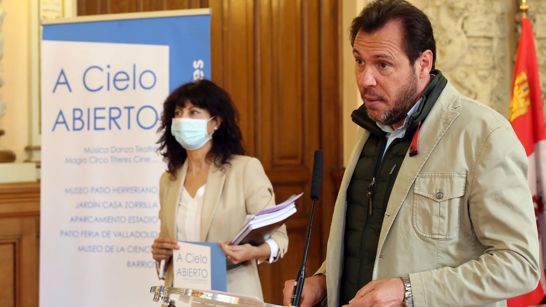 El alcalde de Valladolid, Óscar Puente, y la concejala de Cultura, Ana Redondo, presentan el programa veraniego "A Cielo Abierto"